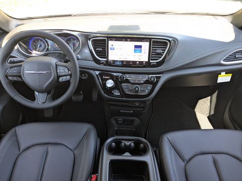 New 2026 Chrysler Pacifica Select FWD image 14