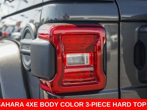 Used 2025 Jeep Wrangler Sahara image 7