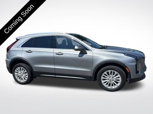 Used 2024 Cadillac XT4 Luxury w/ Cold Weather Package FWD image 4
