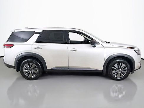 Used 2024 Nissan Pathfinder S image 11
