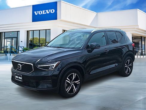Used 2023 Volvo XC40 B5 Core AWD/4WD image 1