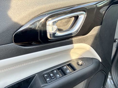 Used 2022 Jeep Compass Limited image 22