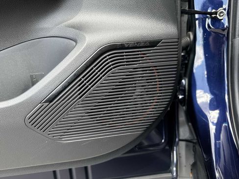 Used 2024 Toyota Venza Limited image 28