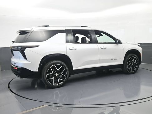 Used 2025 Chevrolet Traverse High Country FWD image 8