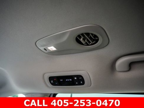 Used 2024 Chrysler Pacifica Limited FWD image 48