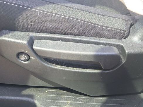 Used 2025 Nissan Pathfinder SV image 19