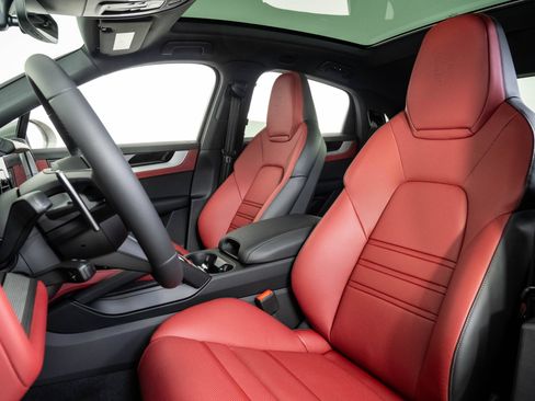 New 2026 Porsche Cayenne Coupe AWD/4WD image 5