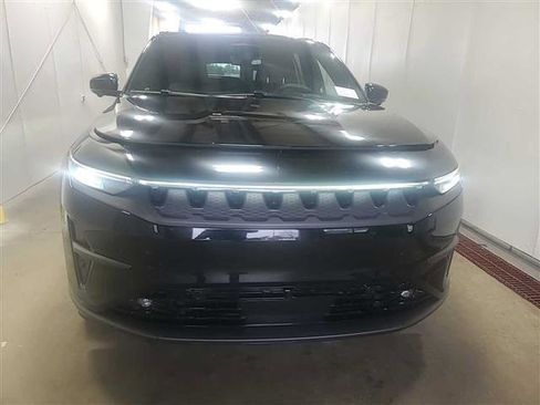 Used 2024 Jeep Wagoneer Launch Edition image 3