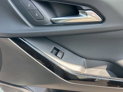 New 2026 Chevrolet Equinox LT w/ Convenience Package II image 36