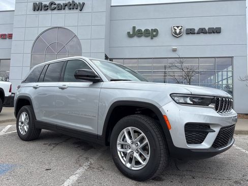 New 2026 Jeep Grand Cherokee Laredo AWD/4WD image 1