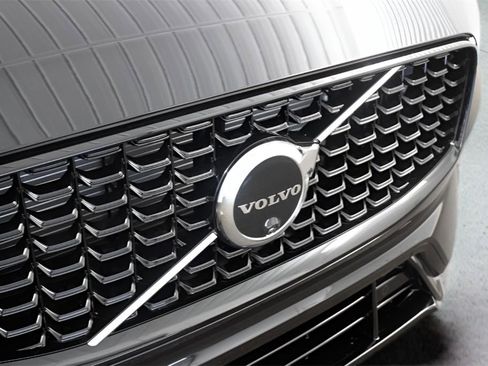 New 2025 Volvo XC60 T8 Plus w/ Protection Package Premier image 8