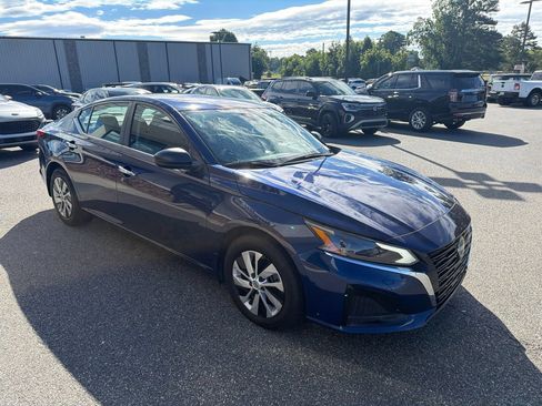 Used 2024 Nissan Altima 2.5 S FWD image 10