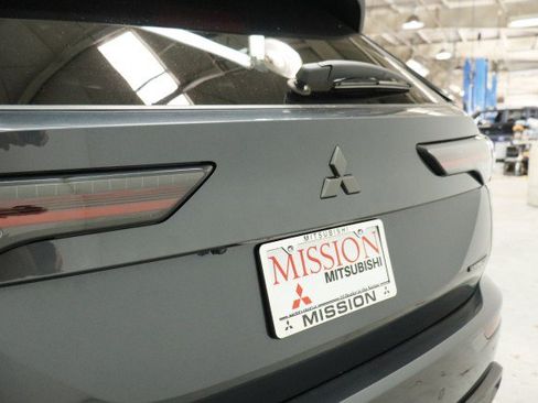 New 2026 Mitsubishi Outlander LE FWD image 4