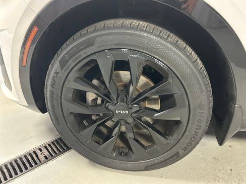 Used 2023 Kia Sorento SX FWD image 9