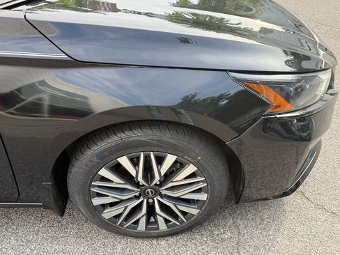 Used 2023 Nissan Altima 2.5 SR AWD/4WD image 9