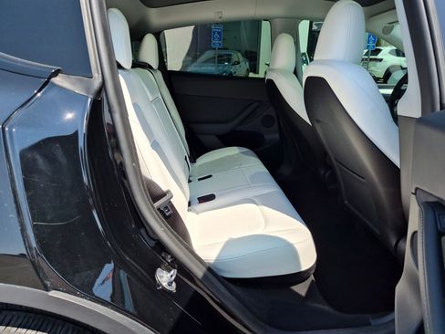 Used 2024 Tesla Model Y Long Range AWD/4WD image 32