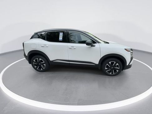 Used 2025 Nissan Kicks SR FWD image 9
