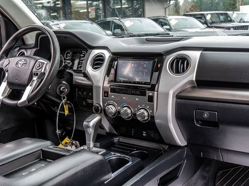 Used 2018 Toyota Tundra SR5 image 38
