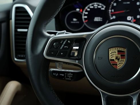 Used 2023 Porsche Cayenne Platinum Edition AWD/4WD image 9