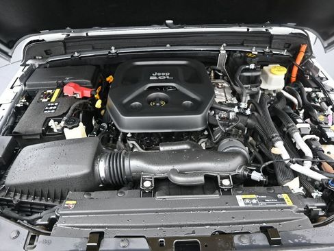 Used 2022 Jeep Wrangler Unlimited Sahara AWD/4WD image 25