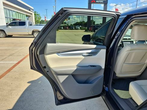 Used 2017 Cadillac XT5 Luxury FWD image 18