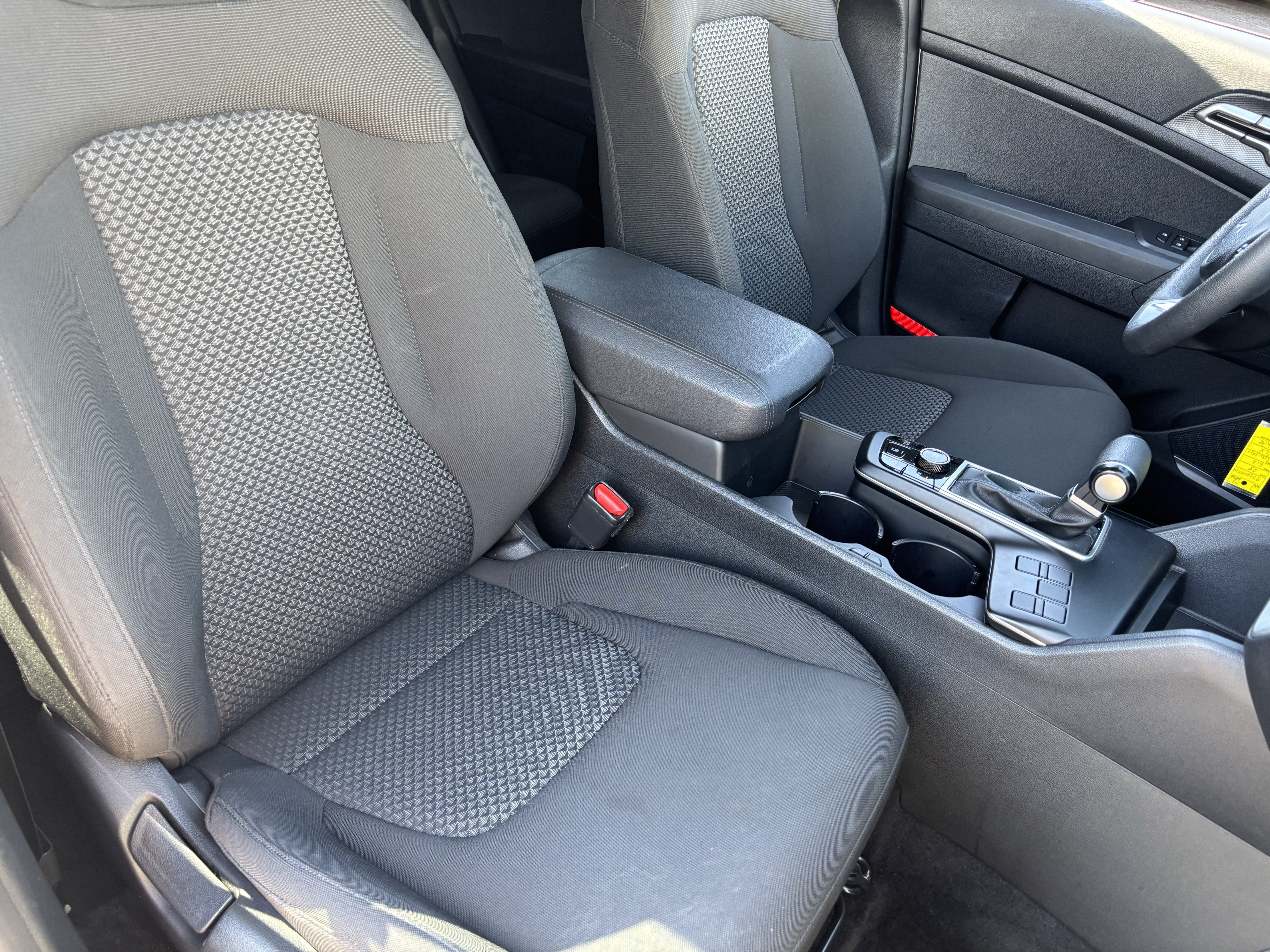 Certified 2025 Kia Sportage LX FWD image 8