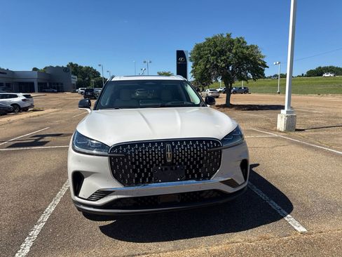Used 2025 Lincoln Aviator Reserve w/ Luxury Package RWD image 2