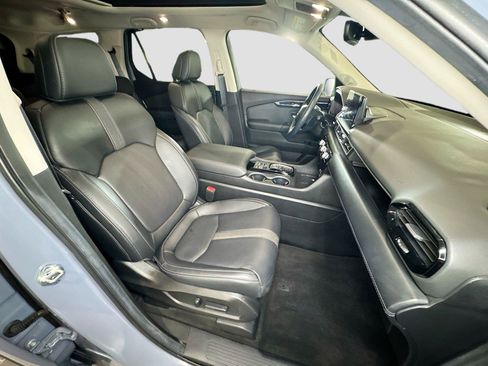 Used 2025 Honda Pilot Touring image 23