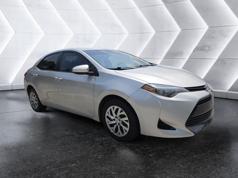 Used 2019 Toyota Corolla LE FWD image 1