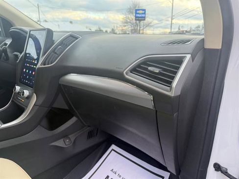 Used 2022 Ford Edge SEL w/ Convenience Package image 16
