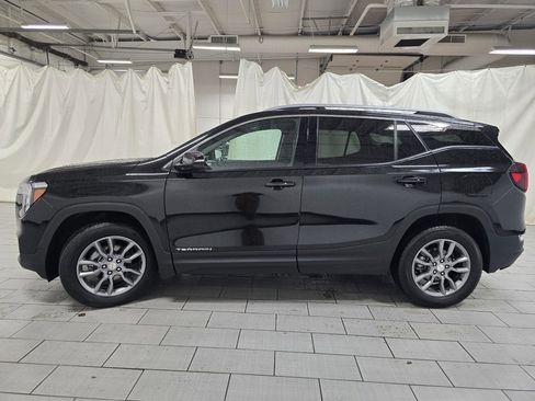 Used 2024 GMC Terrain SLT image 12