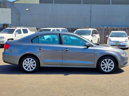 Used 2011 Volkswagen Jetta SE FWD image 8