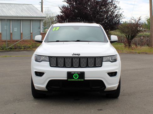 Used 2017 Jeep Grand Cherokee Altitude AWD/4WD image 2