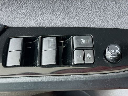 Used 2022 Toyota Prius XLE image 15