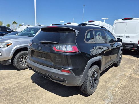 Used 2022 Jeep Cherokee Latitude image 3