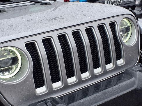 Used 2020 Jeep Wrangler Unlimited Sahara image 20