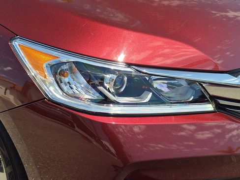 Used 2017 Honda Accord EX-L image 10