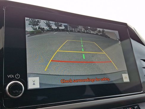 Used 2025 Toyota Camry SE w/ Convenience Package FWD image 3