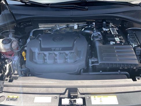 Certified 2023 Volkswagen Tiguan SE FWD image 9