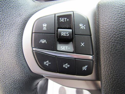 Used 2023 Ford Explorer XLT w/ Equipment Group 202A image 13