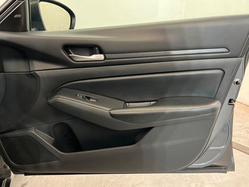 Used 2024 Nissan Altima 2.5 SV image 23