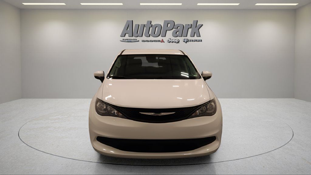 Certified 2023 Chrysler Voyager LX FWD image 3
