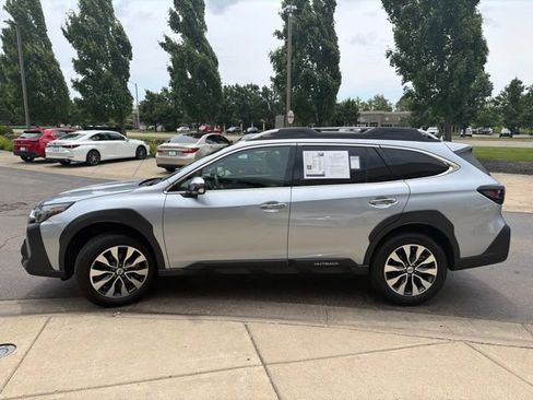 Used 2025 Subaru Outback Touring AWD/4WD image 4