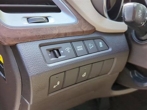 Used 2018 Hyundai Santa Fe Sport w/ 2.4L Tech Package 04 FWD image 9