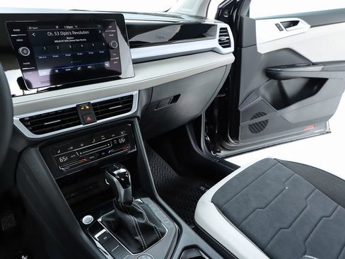 New 2026 Volkswagen Taos SE AWD/4WD image 23