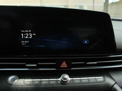 Used 2025 Hyundai Elantra SEL FWD image 33
