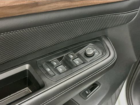 Used 2025 Volkswagen Atlas SE AWD/4WD image 15