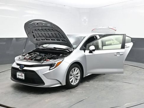 Used 2024 Toyota Corolla LE w/ LE Convenience Package FWD image 43