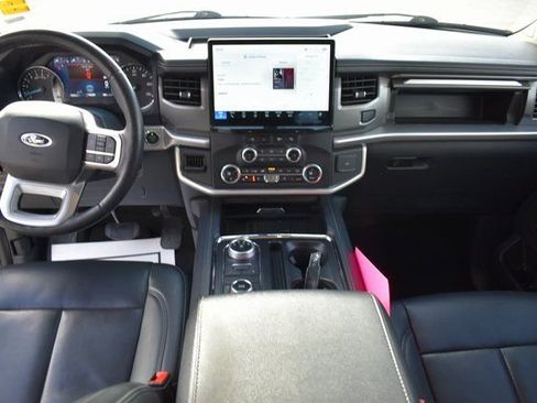 Used 2024 Ford Expedition XLT image 18