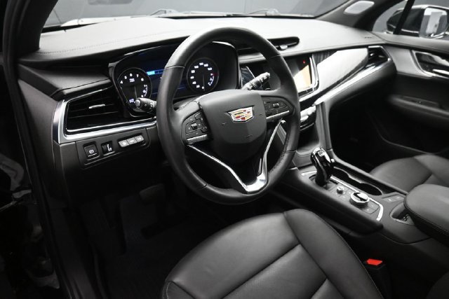 Used 2025 Cadillac XT6 Premium Luxury w/ Technology Package AWD/4WD image 9
